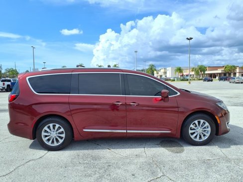 Used 2018 Chrysler Pacifica Touring-L Plus image 8