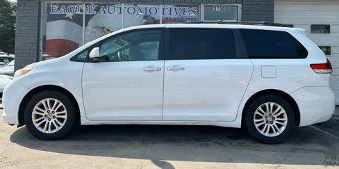 Used 2013 Toyota Sienna XLE image 6