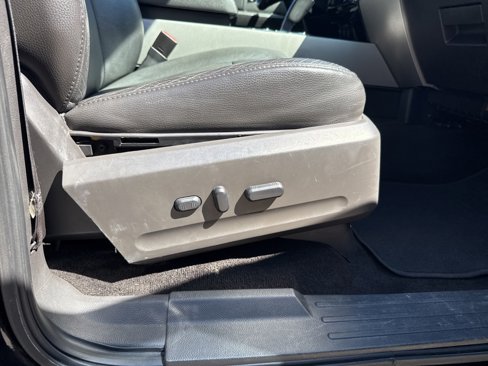 Used 2013 Ford Expedition Limited image 23