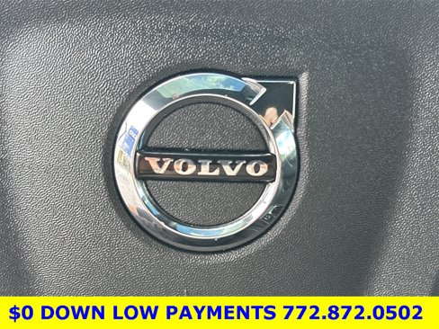 Used 2021 Volvo XC40 T5 R-Design image 25