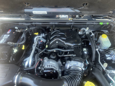 Used 2017 Jeep Wrangler Unlimited Sahara w/ Connectivity Group image 5