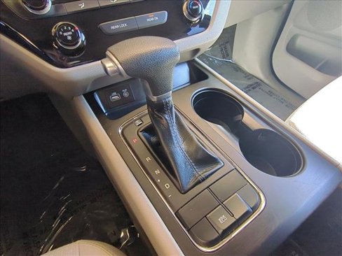 Used 2017 Kia Sedona LX image 12