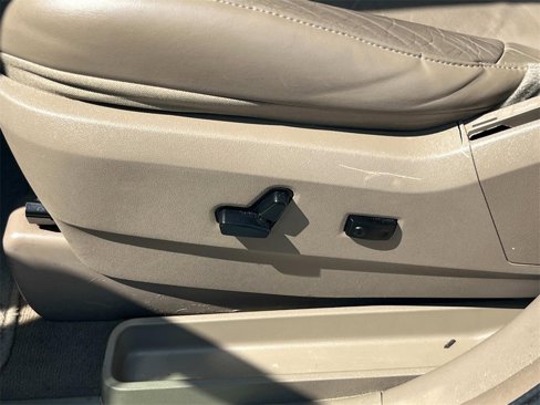 Used 2014 Chrysler Town & Country Limited w/ Luxury Group image 11