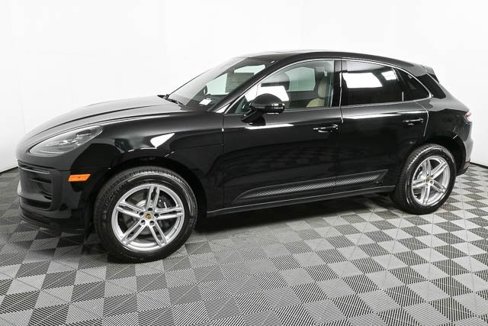 Certified 2025 Porsche Macan image 2