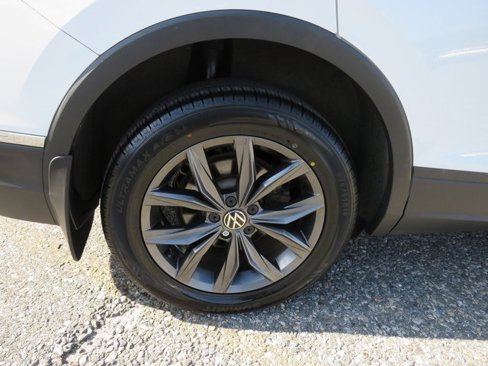 Used 2022 Volkswagen Tiguan SE image 30