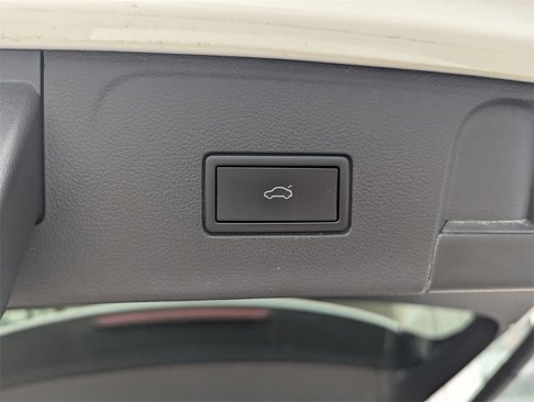 Used 2024 Volkswagen Atlas SE image 32