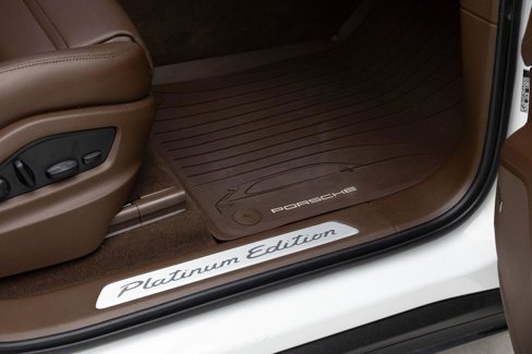 Used 2022 Porsche Cayenne Platinum Edition image 29
