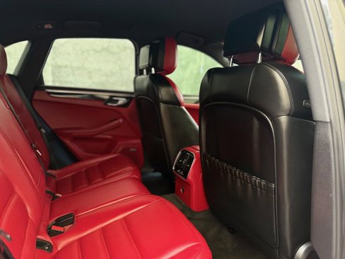Used 2018 Porsche Macan S image 30