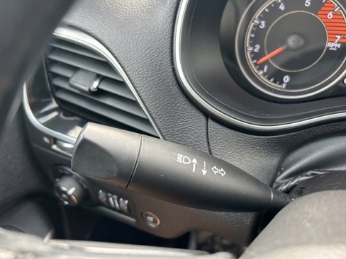 Used 2019 Jeep Cherokee Limited image 18