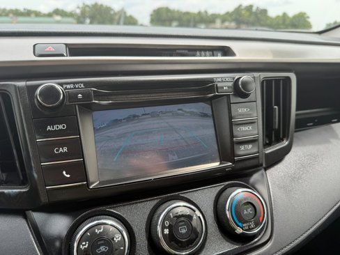 Used 2017 Toyota RAV4 LE image 20