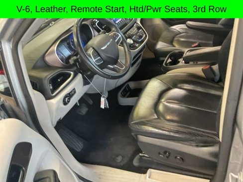 Used 2018 Chrysler Pacifica Touring-L image 8