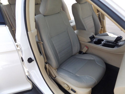 Used 2013 Ford Taurus SE image 21