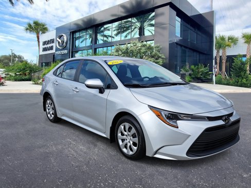 Used 2025 Toyota Corolla LE image 3