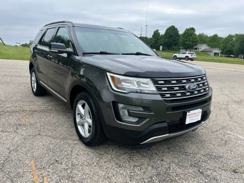 Used 2017 Ford Explorer XLT image 7