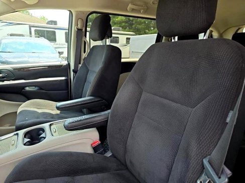 Used 2014 Dodge Grand Caravan SXT image 18