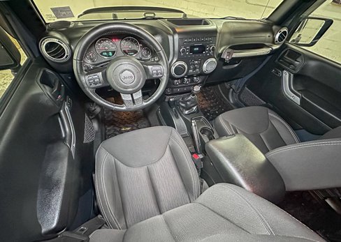 Used 2017 Jeep Wrangler Unlimited Rubicon w/ Connectivity Group image 11