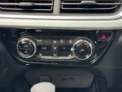 New 2025 Chevrolet Trax LT w/ Sunroof Package image 35