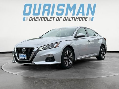 Used 2020 Nissan Altima 2.5 SV image 2