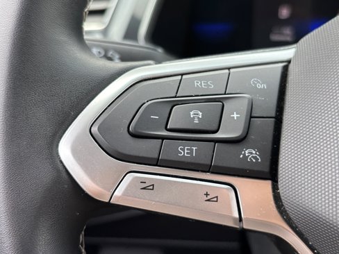 Used 2022 Volkswagen Tiguan SE image 33