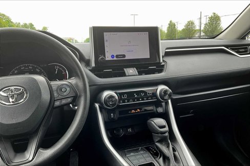 Used 2024 Toyota RAV4 XLE image 18