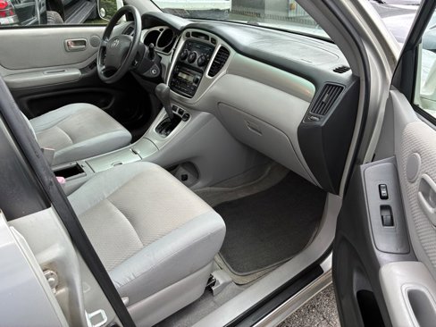 Used 2005 Toyota Highlander Limited image 16