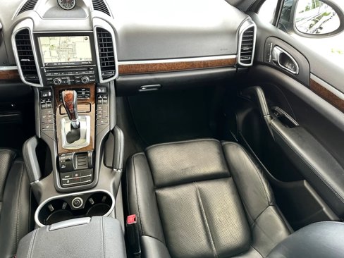 Used 2014 Porsche Cayenne Platinum Edition image 13