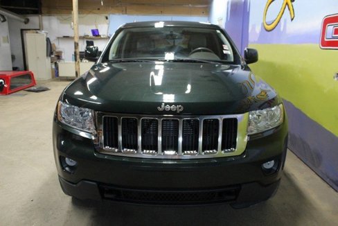 Used 2011 Jeep Grand Cherokee Laredo image 2