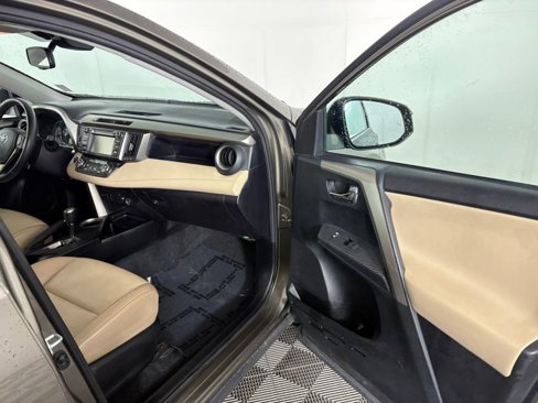 Used 2014 Toyota RAV4 Limited image 32