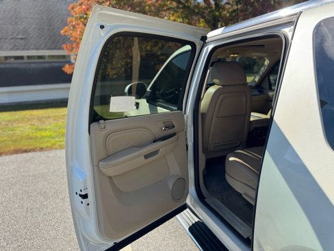 Used 2012 Cadillac Escalade ESV Luxury image 13