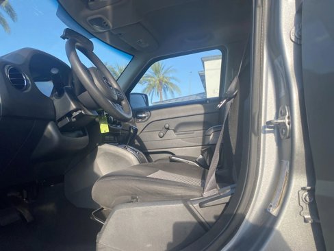 Used 2015 Jeep Patriot Sport image 38