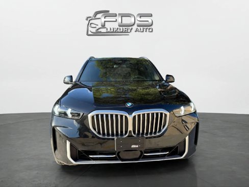 Used 2024 BMW X5 xDrive40i w/ Parking Assistance Package image 4