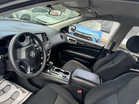 Used 2020 Nissan Pathfinder S image 16