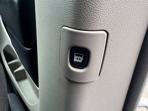 Used 2012 Dodge Grand Caravan SXT image 30