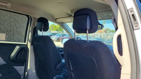 Used 2017 Dodge Grand Caravan SE w/ UConnect Hands-Free Group image 20
