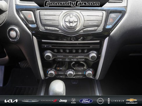 Used 2019 Nissan Pathfinder SV image 18