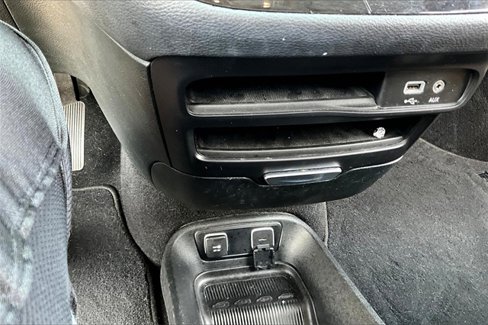 Used 2018 Chrysler Pacifica Limited image 16