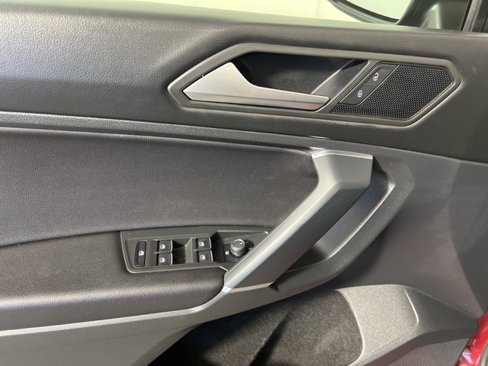 Used 2020 Volkswagen Tiguan SE R-Line image 10