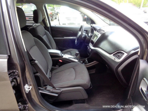 Used 2017 Dodge Journey SXT w/ Comfort/Convenience Group image 19