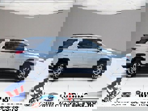 Used 2021 Chevrolet Traverse LT image 1
