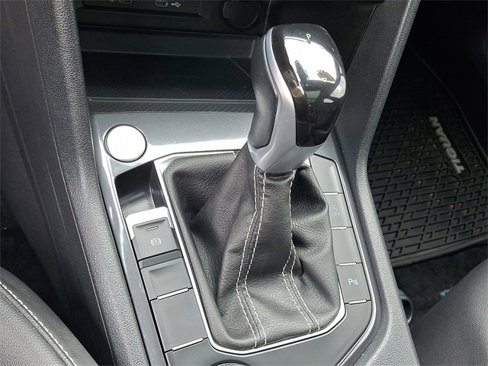 Used 2024 Volkswagen Tiguan SE R-Line image 14