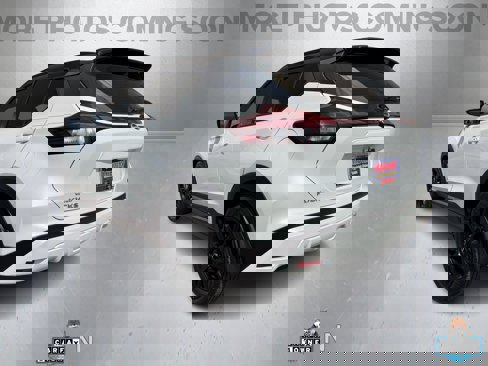 Used 2023 Nissan Kicks SR image 3
