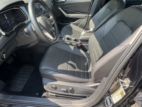 Used 2024 Volkswagen Jetta SE image 5