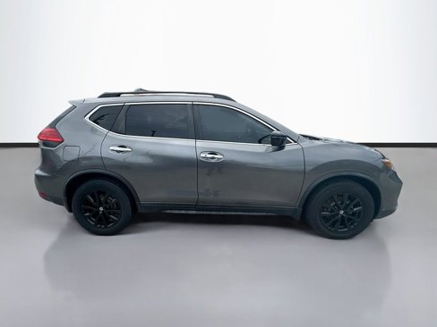 Used 2017 Nissan Rogue SV w/ Midnight Edition image 9