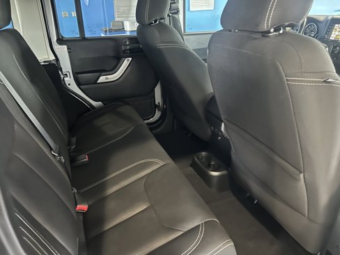 Used 2018 Jeep Wrangler Unlimited Sahara image 16
