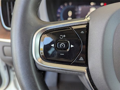 Used 2023 Volvo XC60 B5 Plus w/ Protection Package Premier image 21