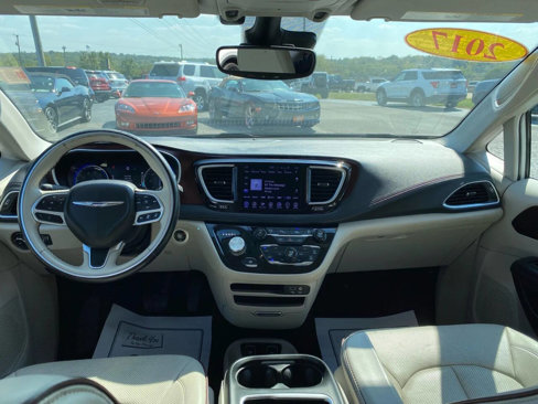 Used 2017 Chrysler Pacifica Limited w/ Advanced Safetytec Group image 27