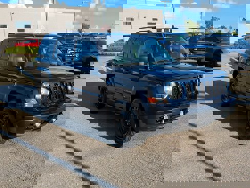Used 2014 Jeep Patriot Latitude image 2