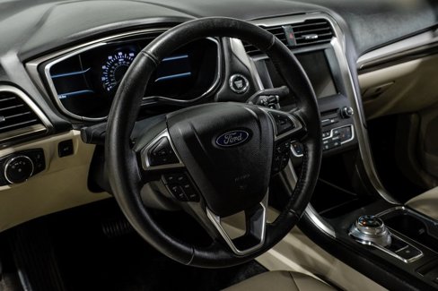 Used 2017 Ford Fusion SE w/ Fusion SE Technology Package image 10
