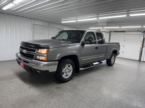 Used 2007 Chevrolet Silverado 1500 LT w/ Extended Cab Value Package image 3