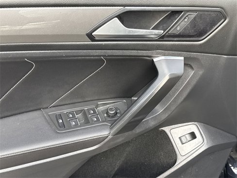 Used 2022 Volkswagen Tiguan SE image 9